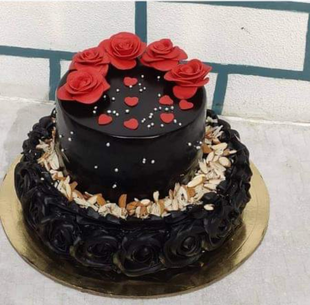 Chocolate with Red Roses Cake