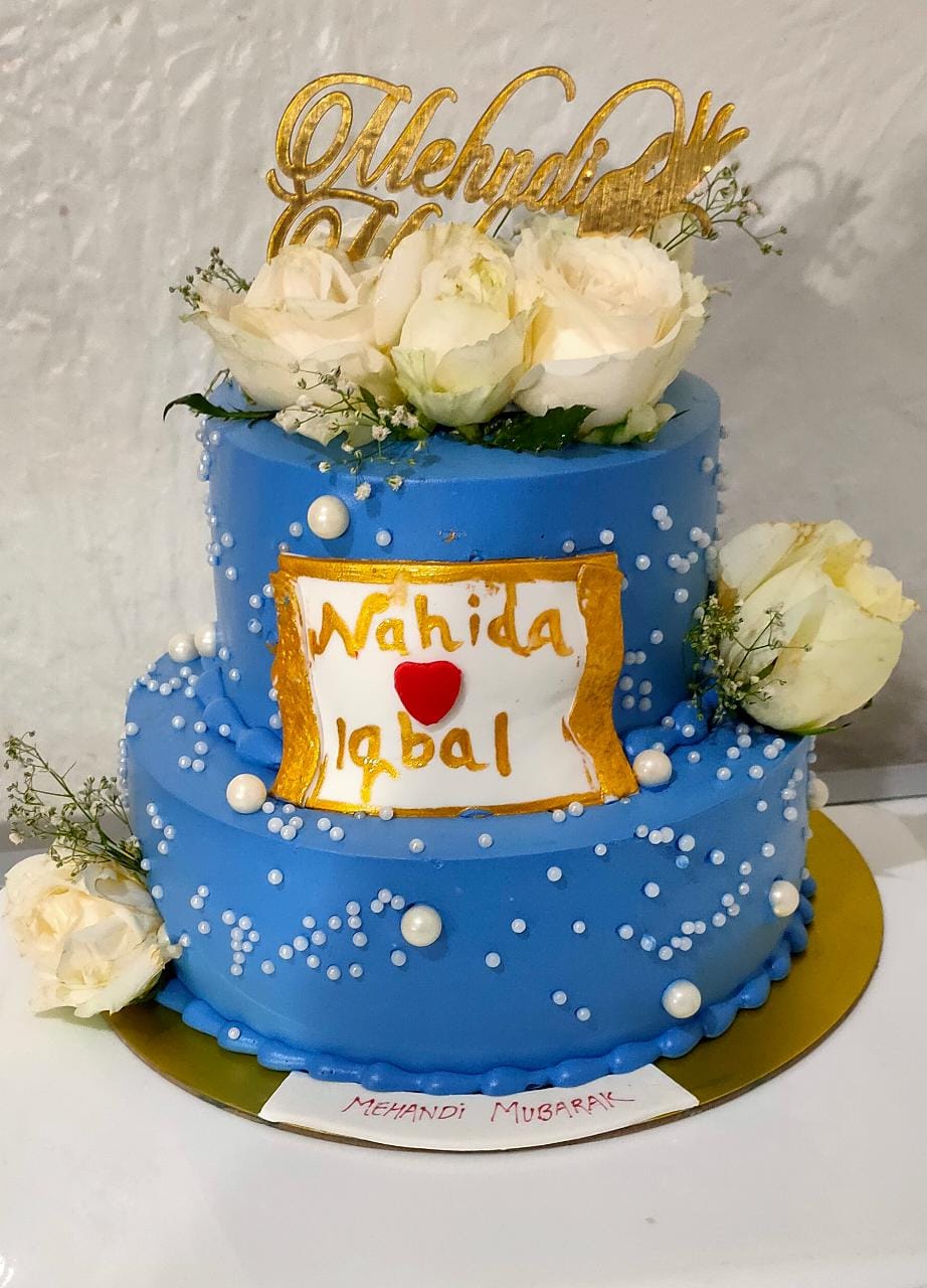 Blue Themed Wedding Cake with  Flowers